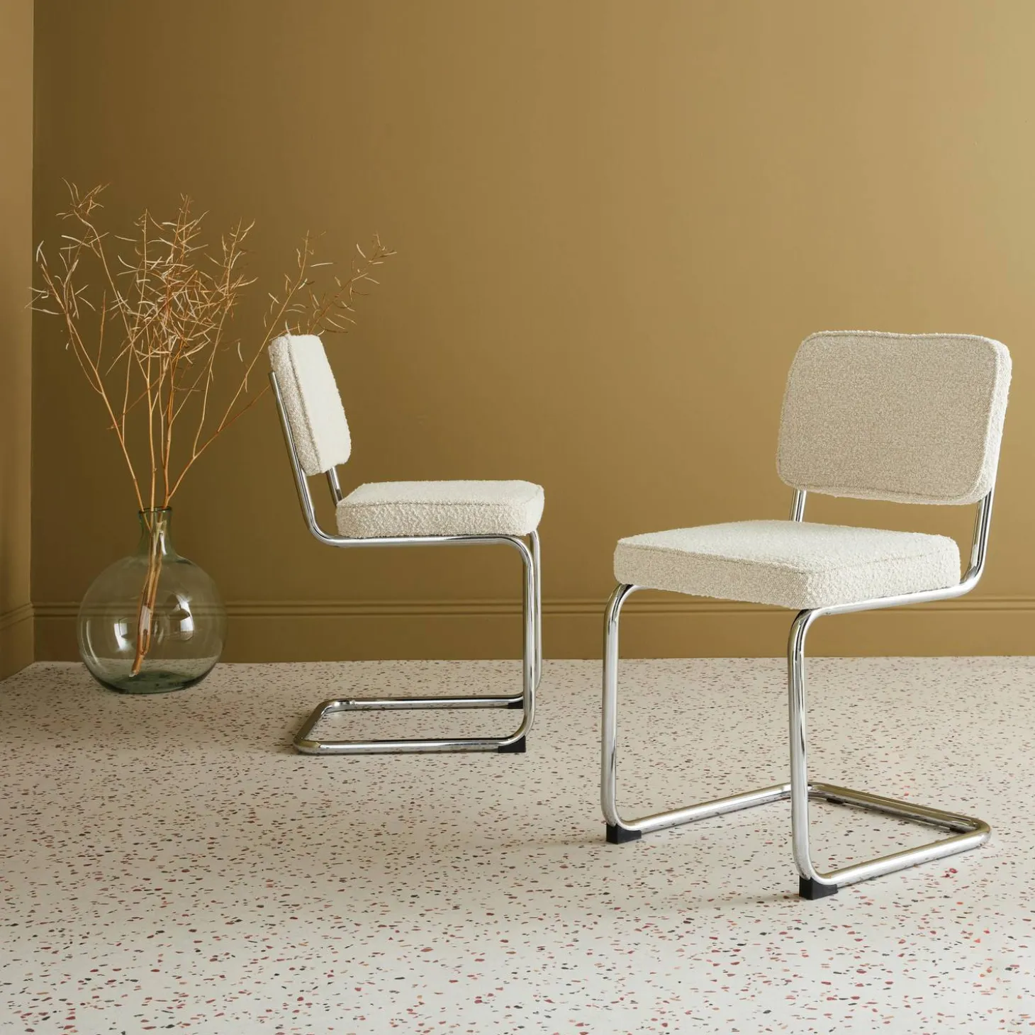 Silla cantilever con rizos texturizados, set de 2