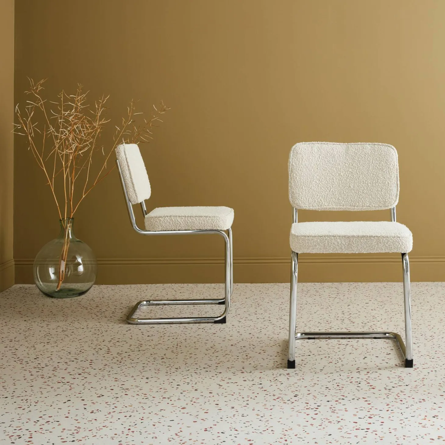 Silla cantilever con rizos texturizados, set de 2