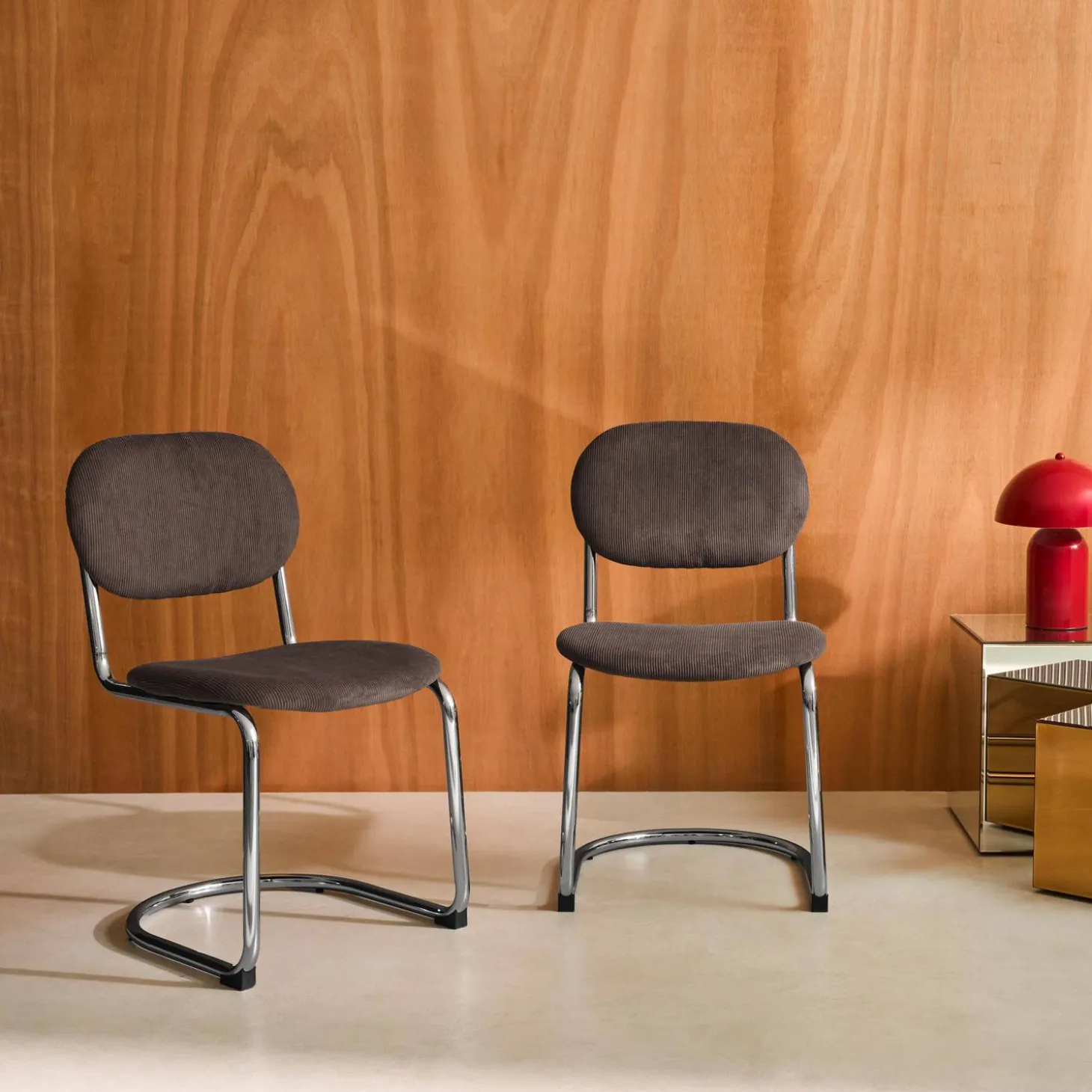 Silla cantilever redondeada de metal, pana y patas cromadas, set de 2