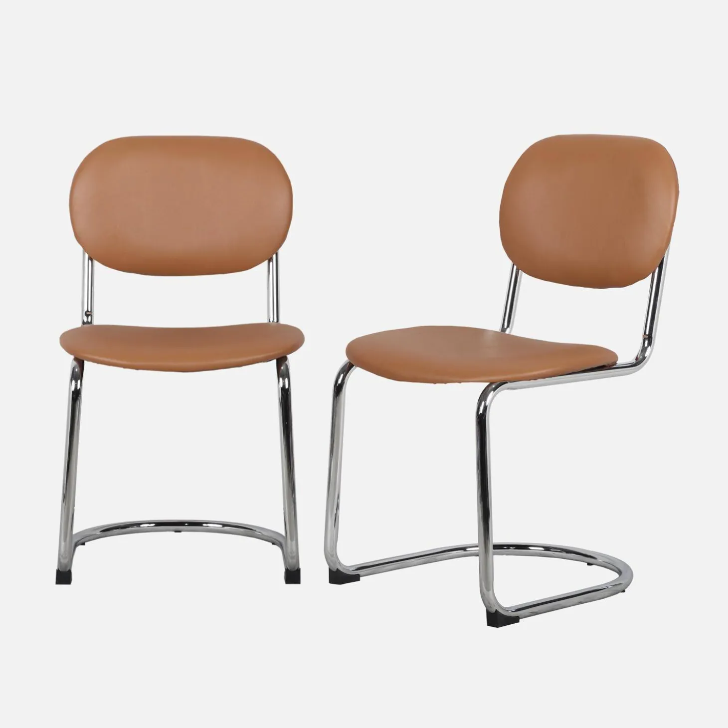 Silla cantilever redondeada de metal, polipiel y patas cromadas, set de 2