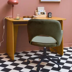Silla de oficina con ruedas de pana fina y base negra