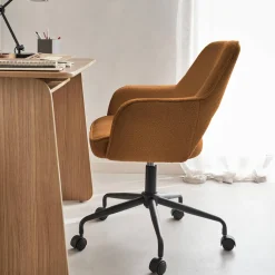 Silla de oficina con ruedas en borreguito y base negra