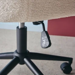 Silla de oficina con ruedas ajustable de metal y borreguito