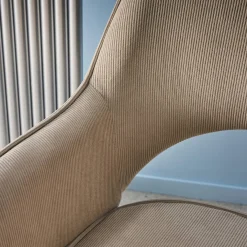 Silla de oficina de pana fina con ruedas y base cromada