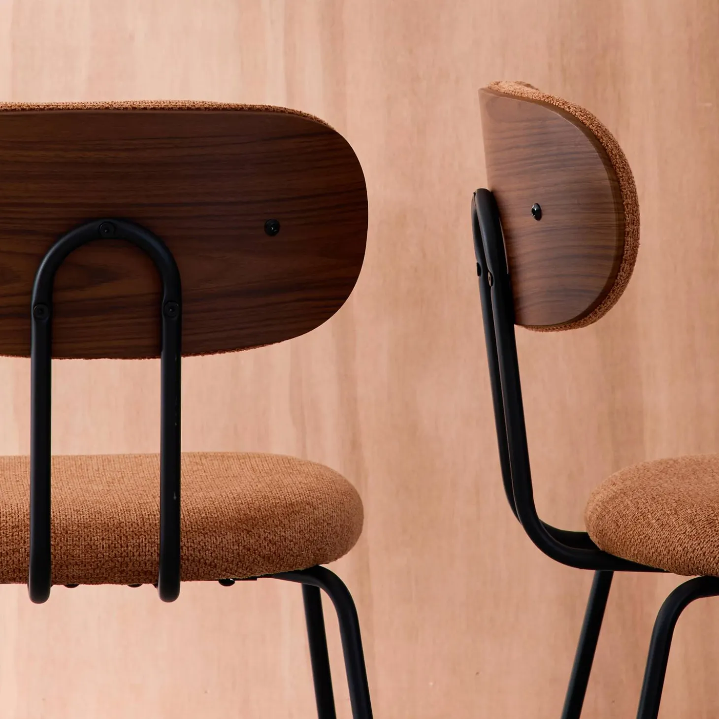 Silla decoración madera curvada teñida nogal y tela repelente al agua, set de 2