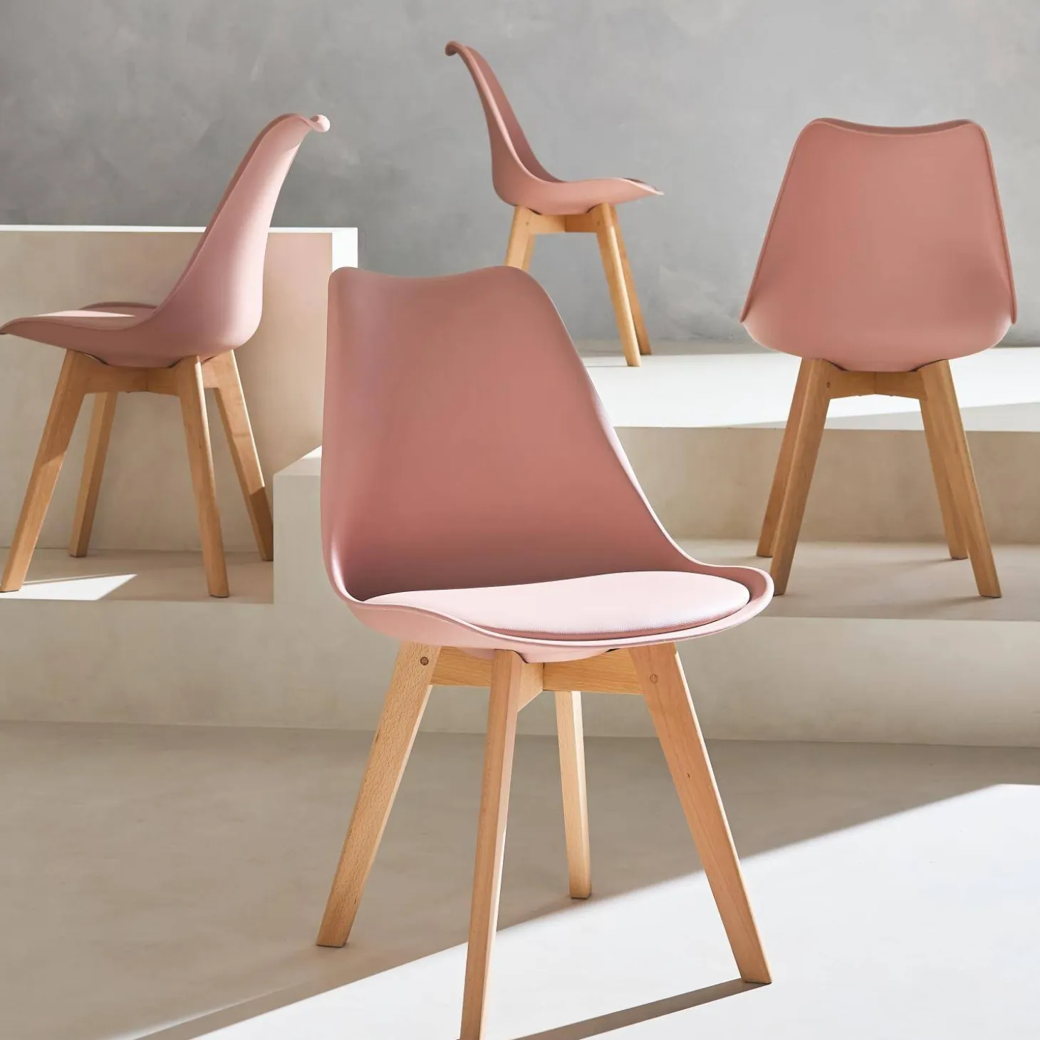 Silla escandinava con patas de madera de haya, set de 4