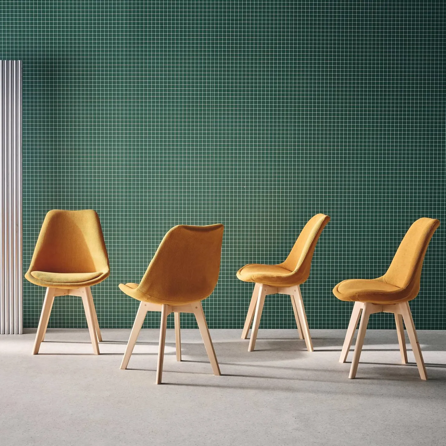 Silla escandinava de madera de haya y pana fina, set de 4