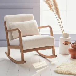 Silla mecedora estilo escandinavo con borreguito