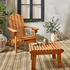 Sillón de jardín y mesa de centro con patas de madera