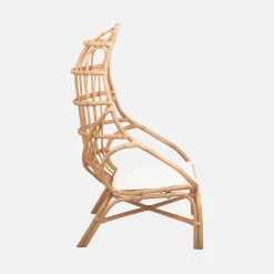 Sillón de ratán en forma de huevo con cojín