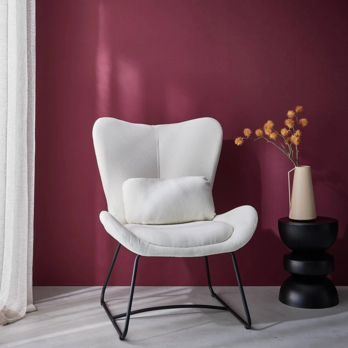 Sillón de tela con cojín