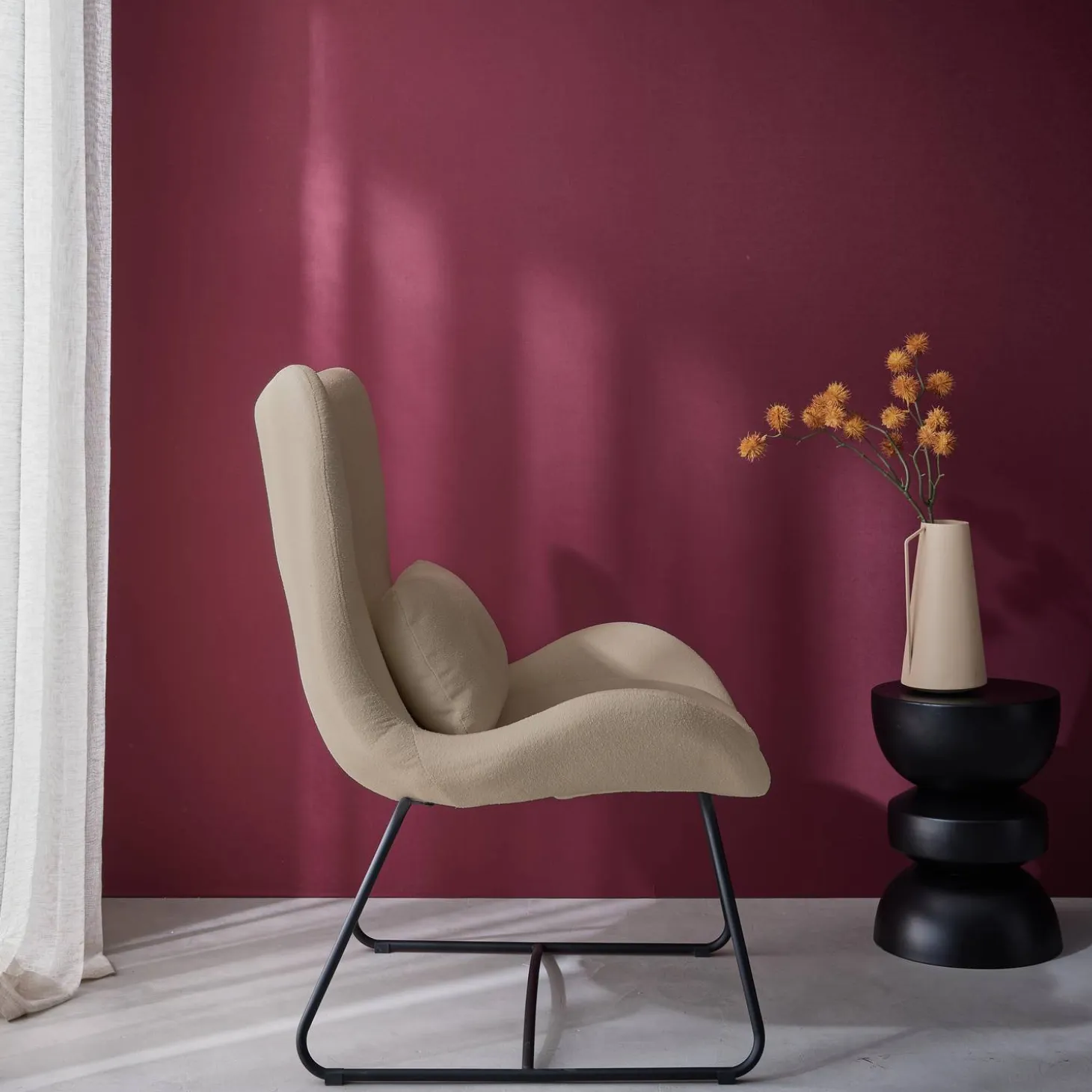 Sillón de tela con cojín