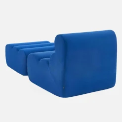 Sillón de tela con reposapiés