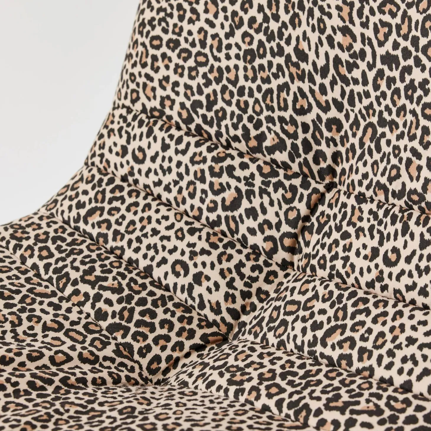 Sillón de tela leopardo