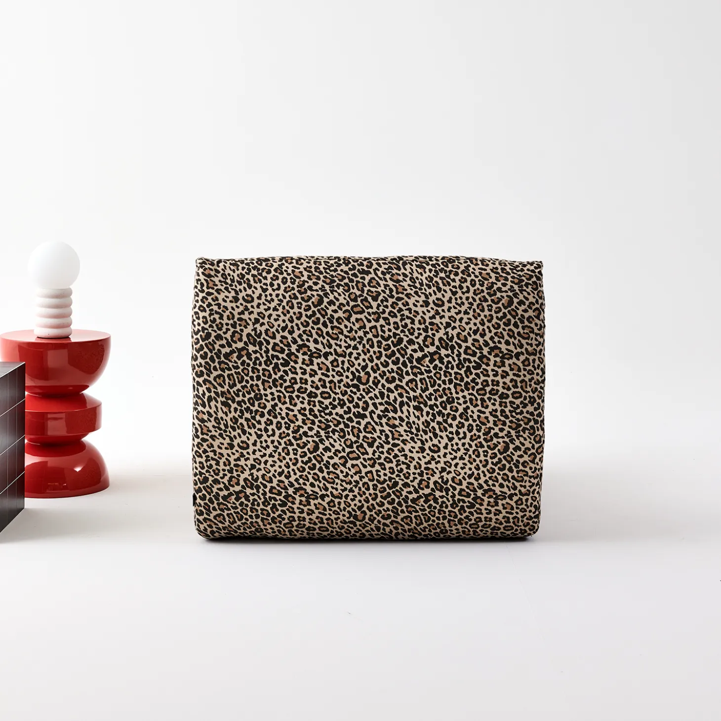 Sillón de tela leopardo