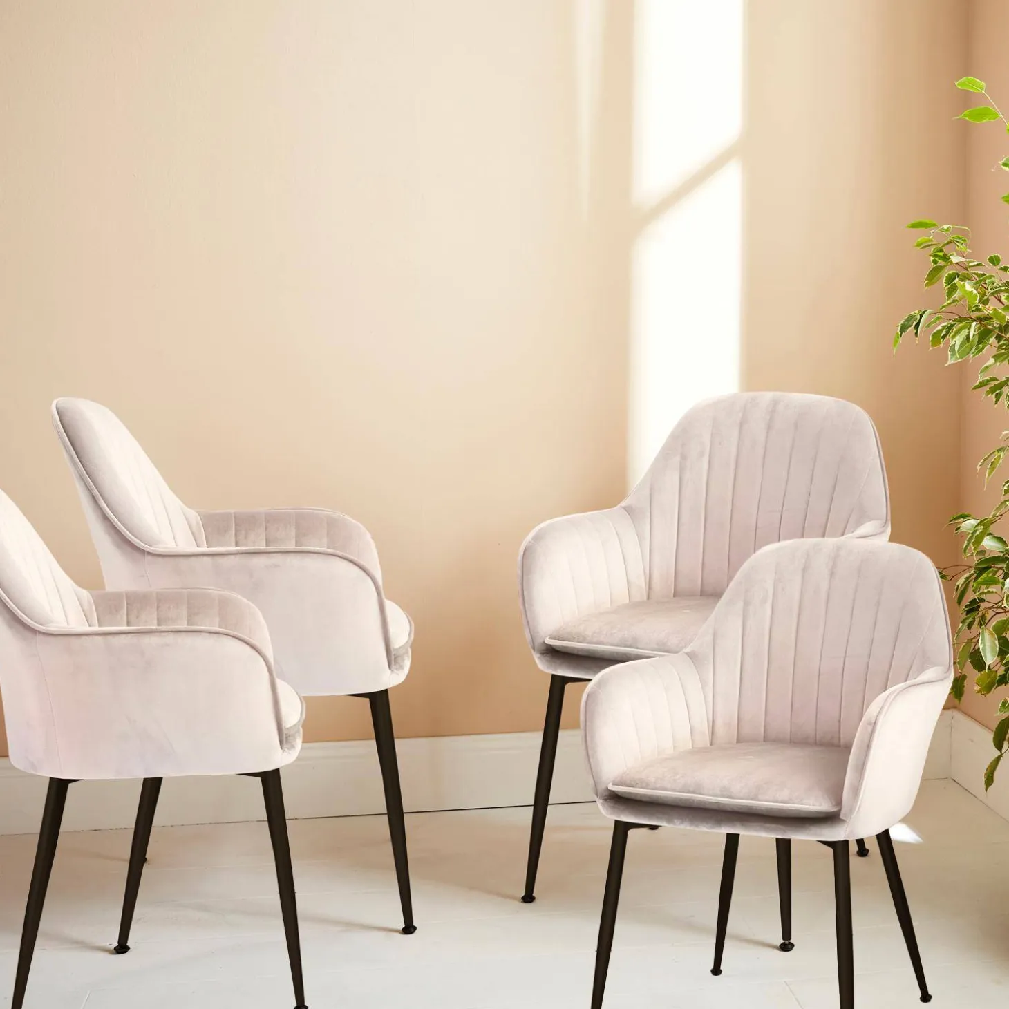 Sillón de terciopelo con patas de metal, set de 4