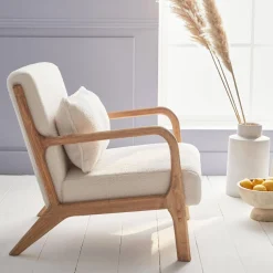 Sillón escandinavo de madera y tela borreguito
