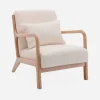 Sillón escandinavo de madera y tela de borreguito texturizado