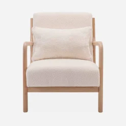 Sillón escandinavo de madera y tela de borreguito texturizado