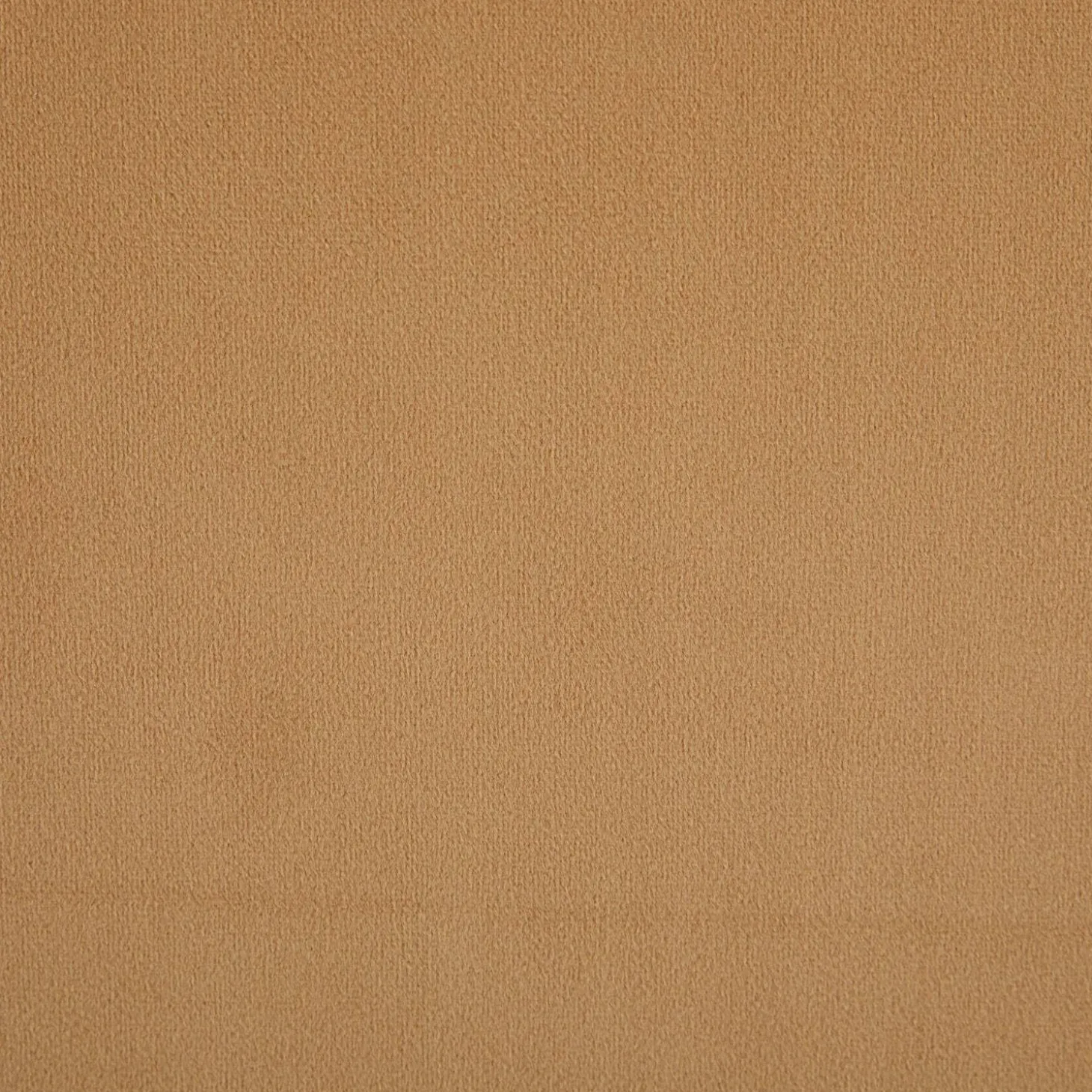 Sillón escandinavo de madera de hevea y terciopelo