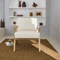 Sillón estilo escandinavo de madera de hevea borreguito