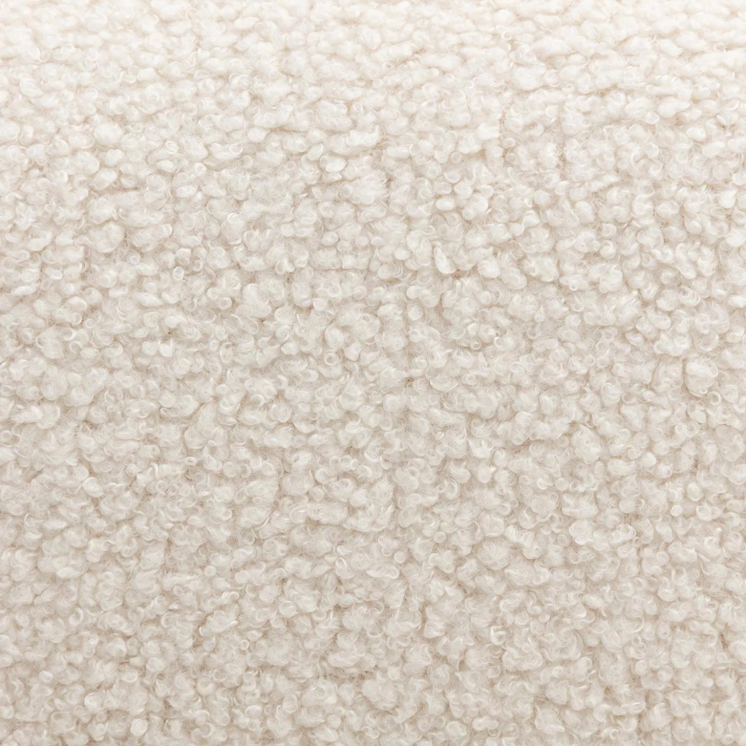 Sillón estilo escandinavo de madera de hevea borreguito