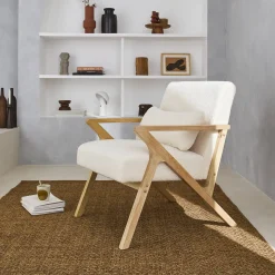 Sillón estilo escandinavo de madera de hevea borreguito