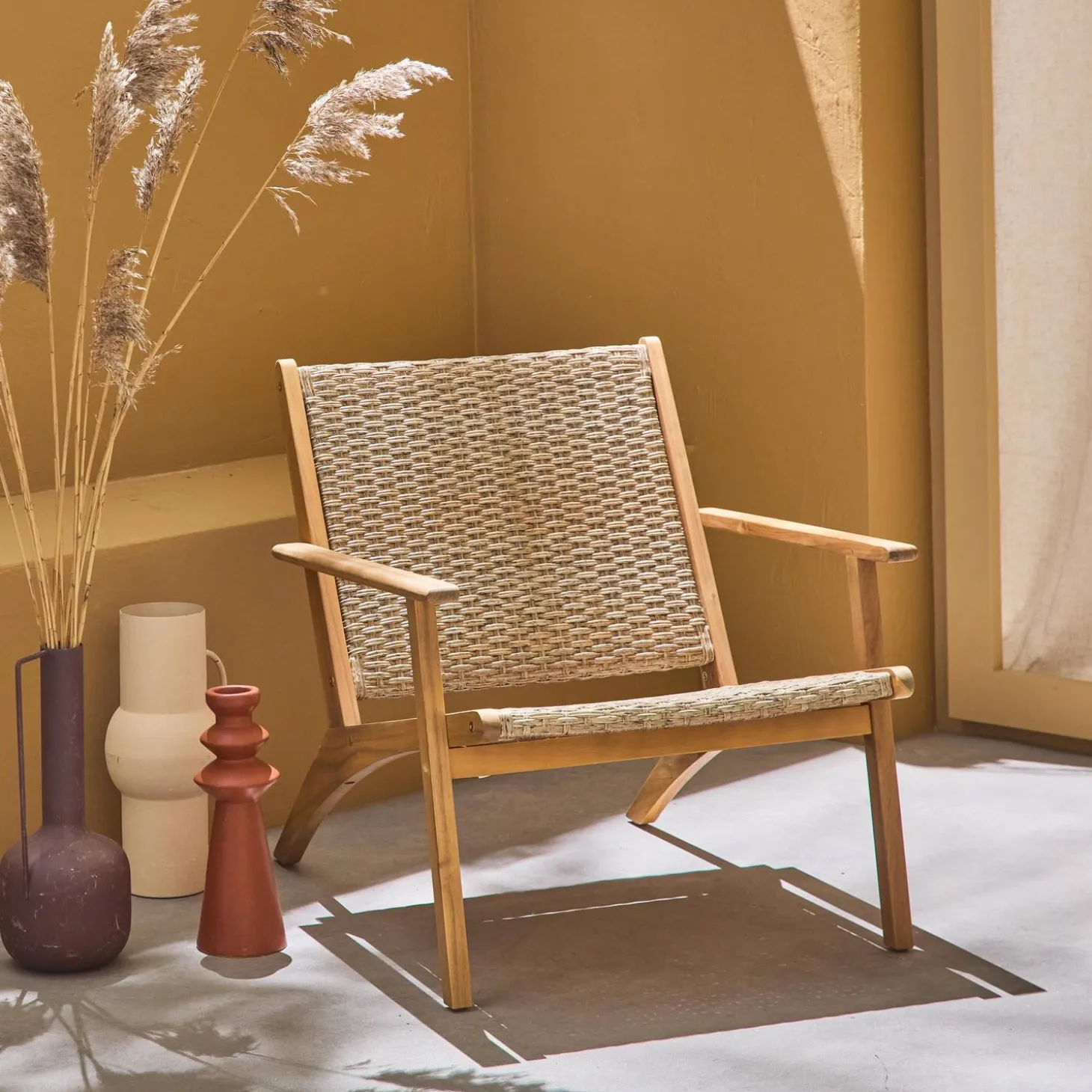 Sillón relax de madera de acacia y resina