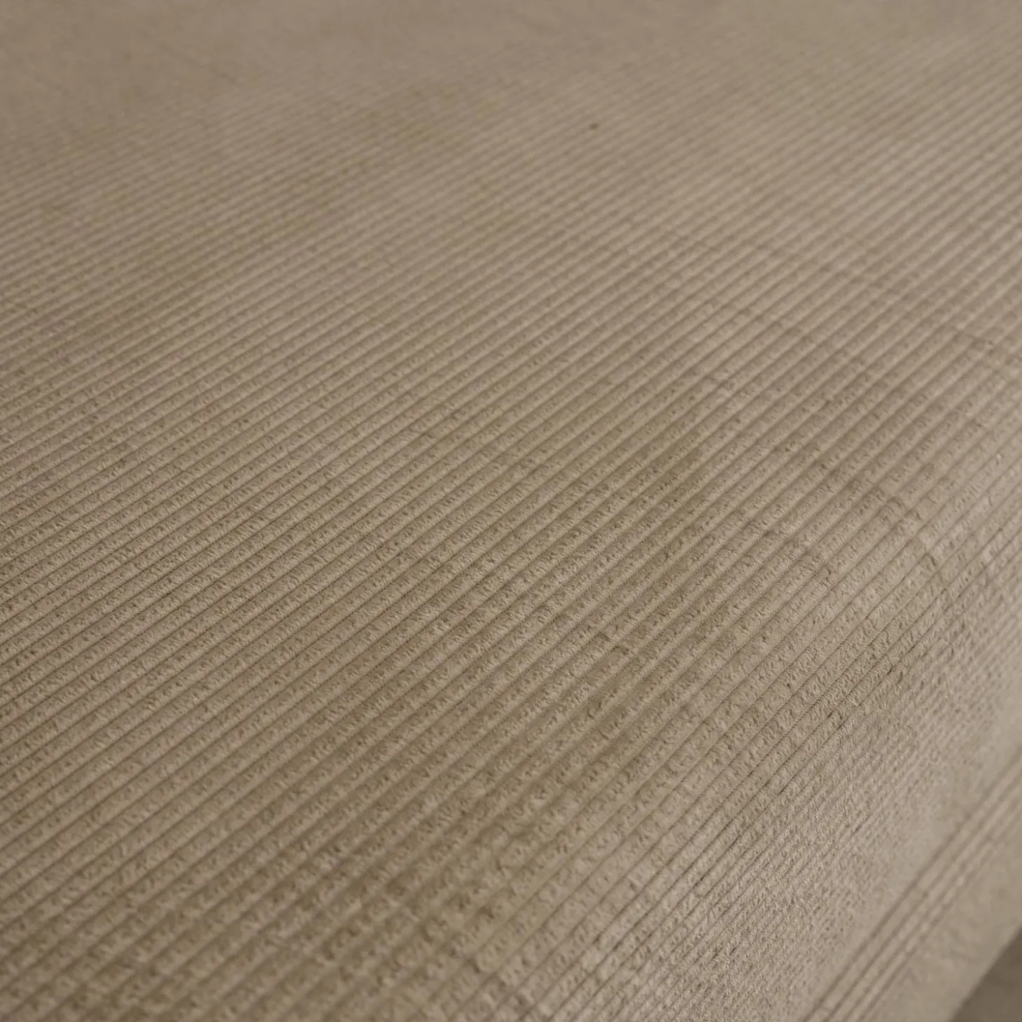 Sofá cama con futón plegable en pana y estructura cromada, 3 plazas