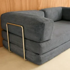 Sofá cama con futón plegable en pana y estructura cromada, 3 plazas