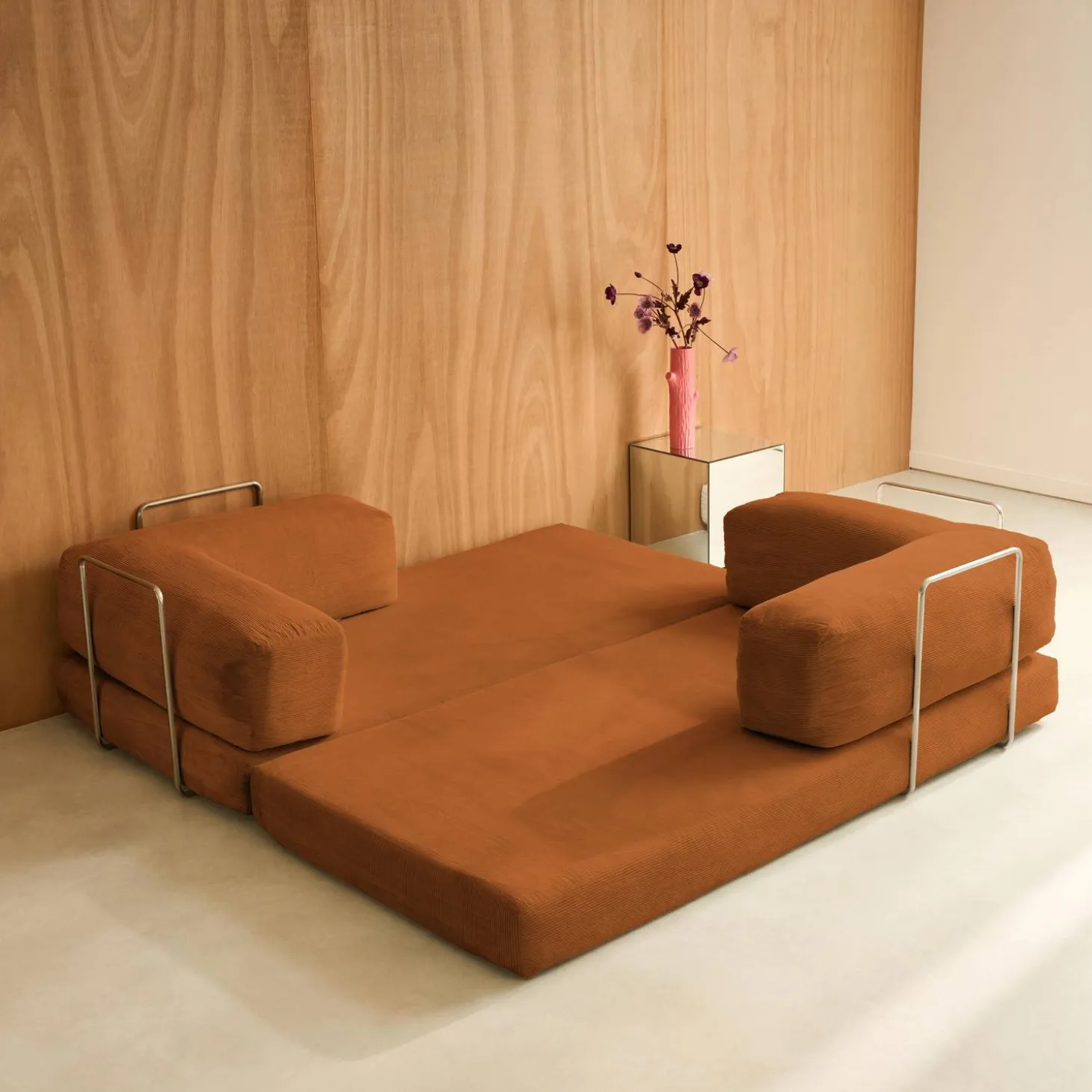 Sofá cama con futón plegable en pana y estructura cromada, 3 plazas