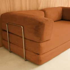 Sofá cama con futón plegable en pana y estructura cromada, 3 plazas