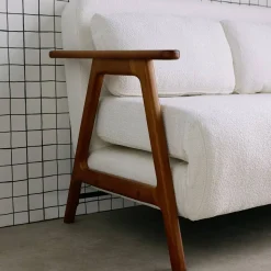 Sofá cama en borreguito y madera teñido nogal, 2 plazas