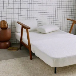 Sofá cama en borreguito y madera teñido nogal, 2 plazas