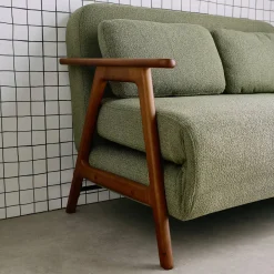 Sofá cama en borreguito y madera teñido nogal, 2 plazas