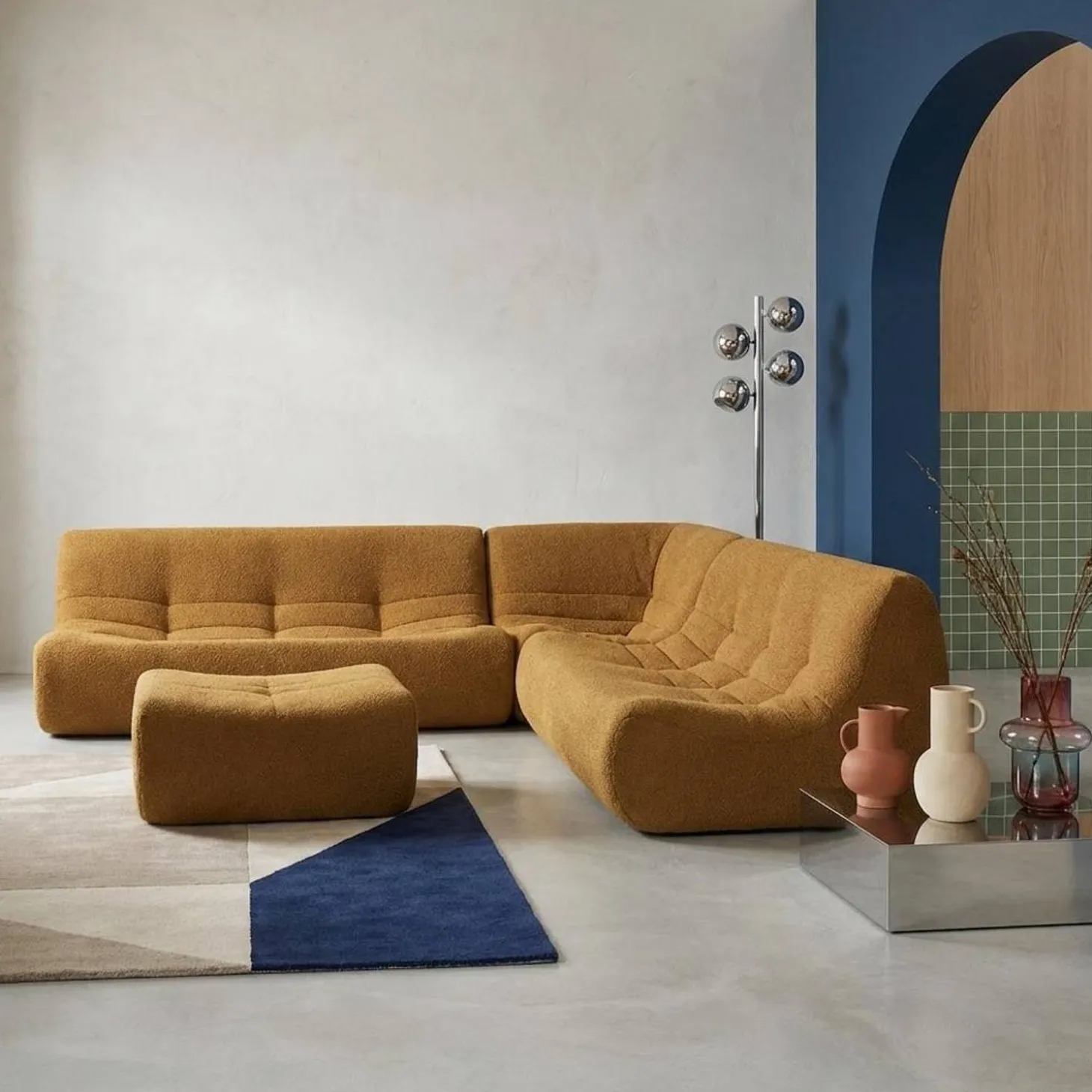 Sofá esquinero modular con reposapiés de borreguito texturizada, 7 plazas