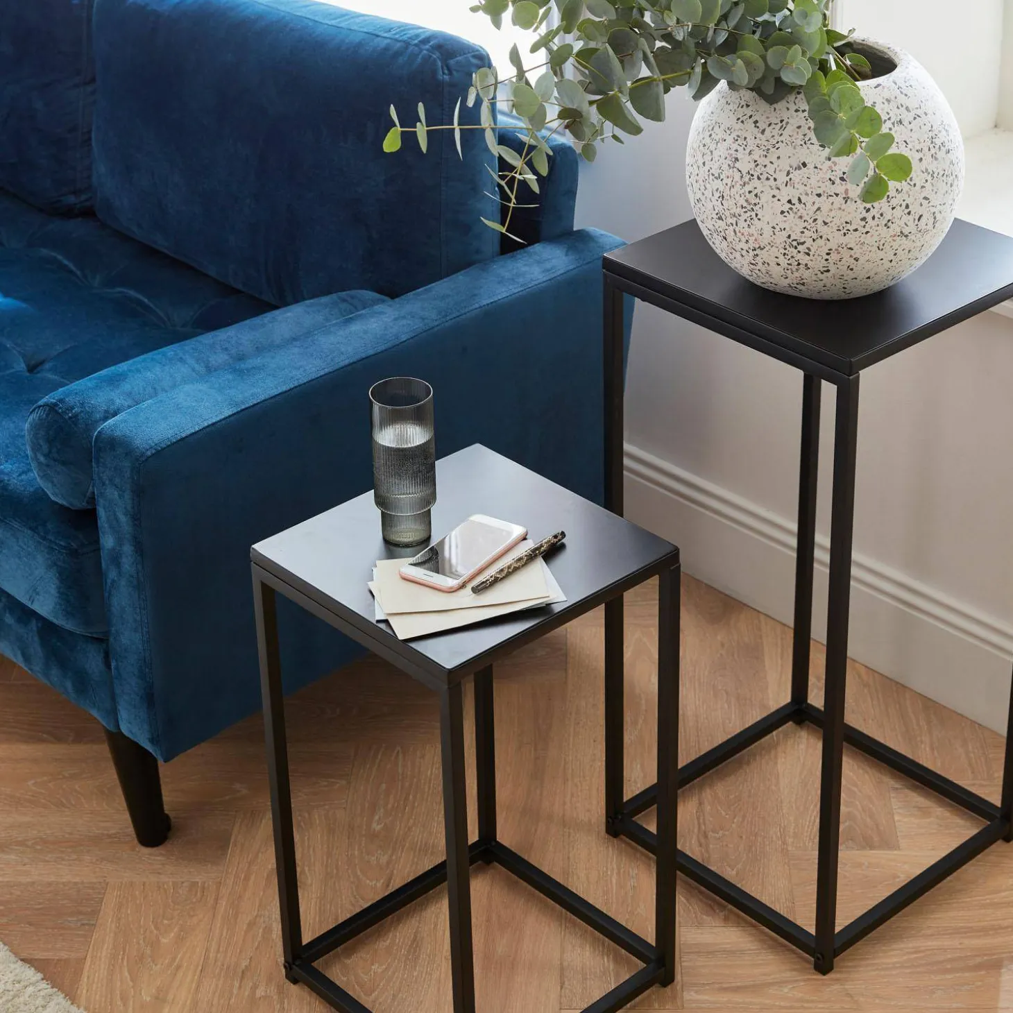 Sofá estilo escandinavo de terciopelo con patas de madera, 3 plazas