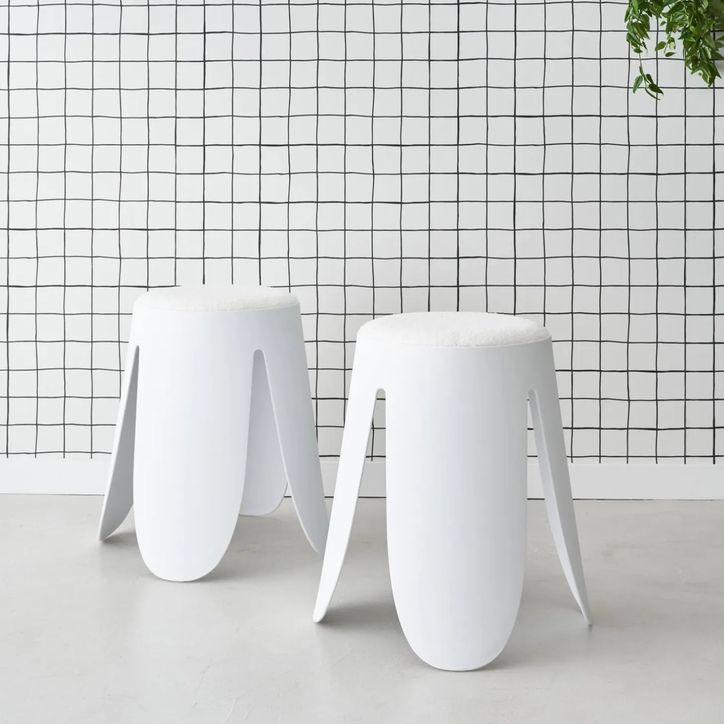 Taburete apilable con asiento texturado, set de 2