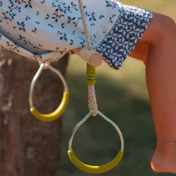 Trapecio de madera con anillas metálicas