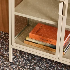 Vitrina de acero y vidrio templado de 2 puertas, 80cm